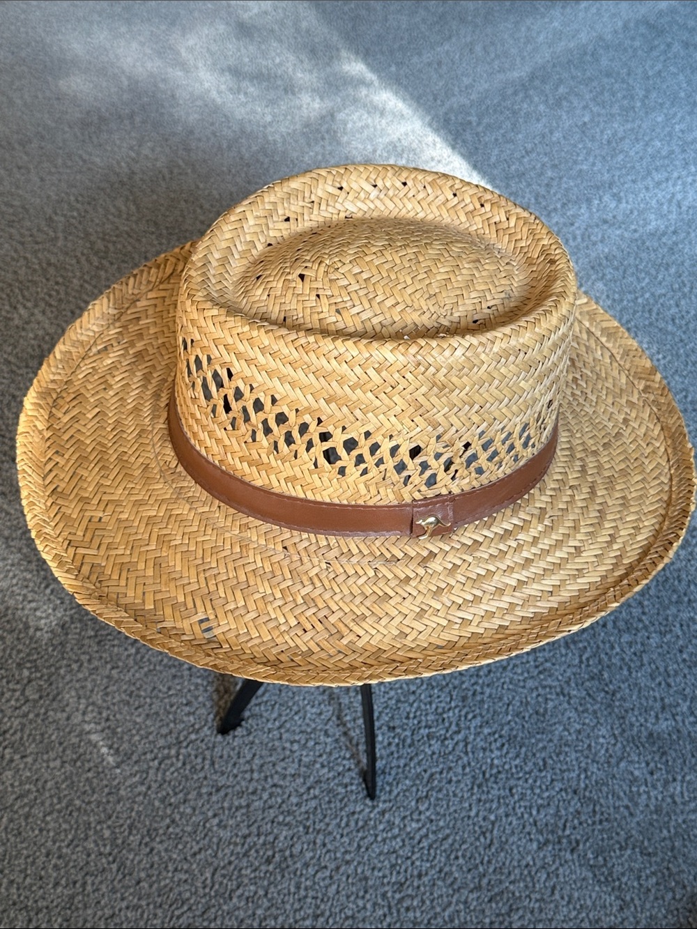 Dorfman Pacific Co Straw Fedora. Brown Band with Kangaroo Pin. Natural, Size M.